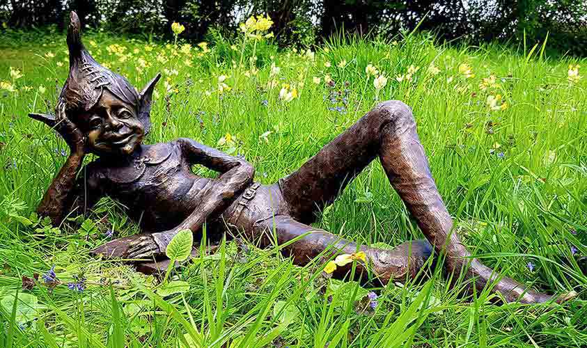 Bronze Elf : Fergal : Reading a Book-2 : Escar