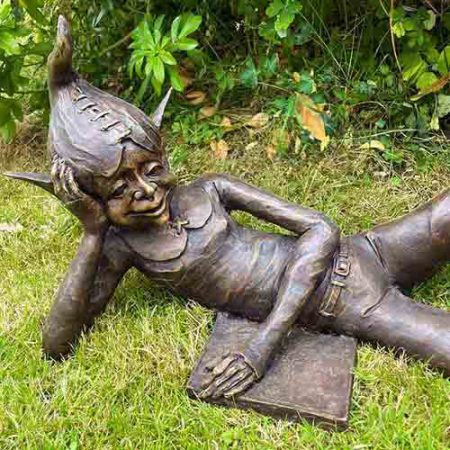 Bronze Elf : Fergal : Reading a Book : Escar