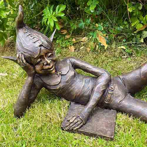 Bronze Elf : Fergal : Reading a Book : Escar