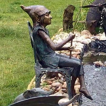 Bronze-Elf-Hadge-Senior-Gone-Fishing