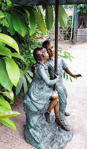 Bronze Figures : Brolly Kids : Water Feature-1 : Escar UK Bronze