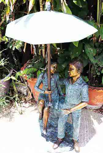 Bronze Figures : Brolly Kids : Water Feature-4 : Escar UK Bronze