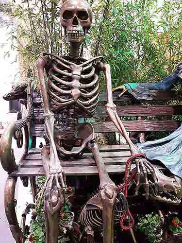 Bronze Figure : Old Bones : Skeleton Man-4 : Escar UK Bronze