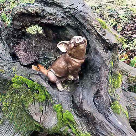 Bronze Pig : Seated Fun Pig Small : Escar UK Bronze