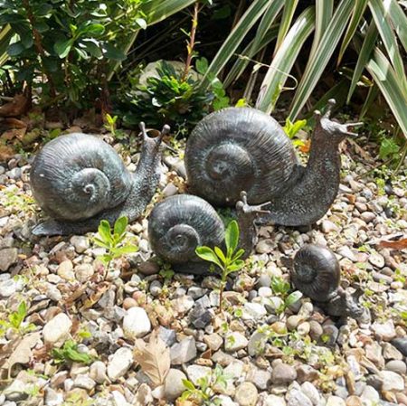 Bronze Snail Family : Four Snails : Escar UK Bronze