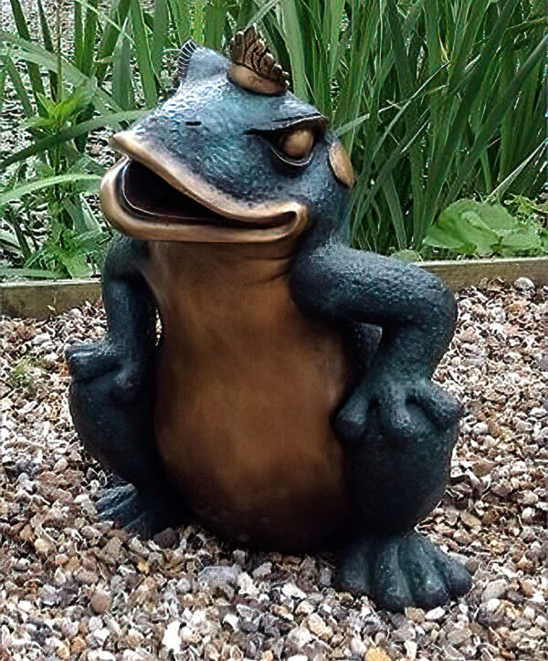 Hollow Cast Bronze Frog : Queen Frog-1