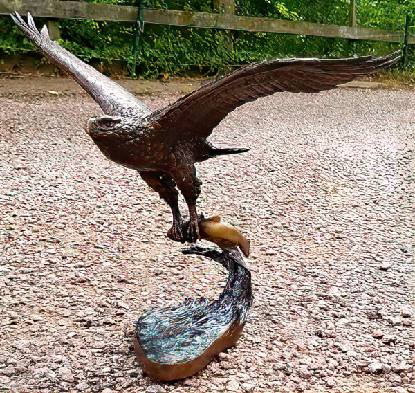 Hollow Cast Bronze Bird : Sea Eagle catching a Fish-1