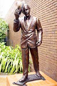 Bronze Commissioned Statue : Tipping the Denton Linney