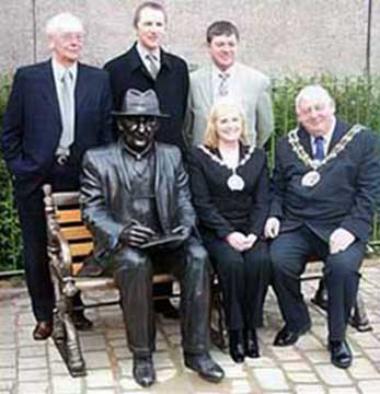 Bronze Commissioned Statue : L S Lowry : The Unveiling