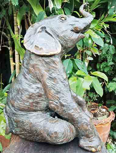 Bronze Seated Elephant : Luna-2 : Escar UK Bronze