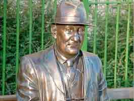 Bronze-Commissioned Statue : L S Lowry : Head and Shoulders-1 : Escar UK Bronze