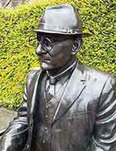 Bronze-Commissioned Statue : L S Lowry : Head and Shoulders-2 : Escar UK Bronze