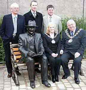 Bronze-Commissioned Statue : L S Lowry : The Unveiling : Escar UK Bronze